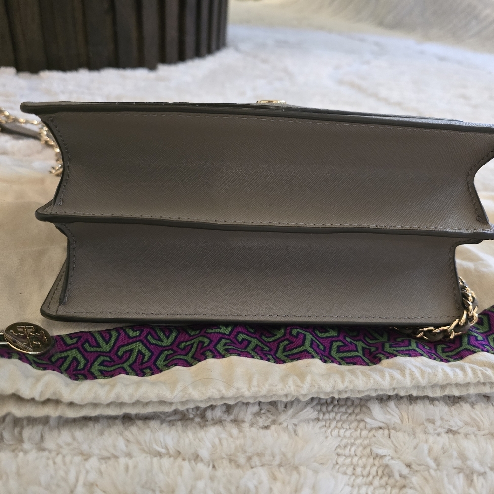 🌟Tory Burch Saffiano Leather Convertible Shoulder bag - Taupe - Picture 7 of 10